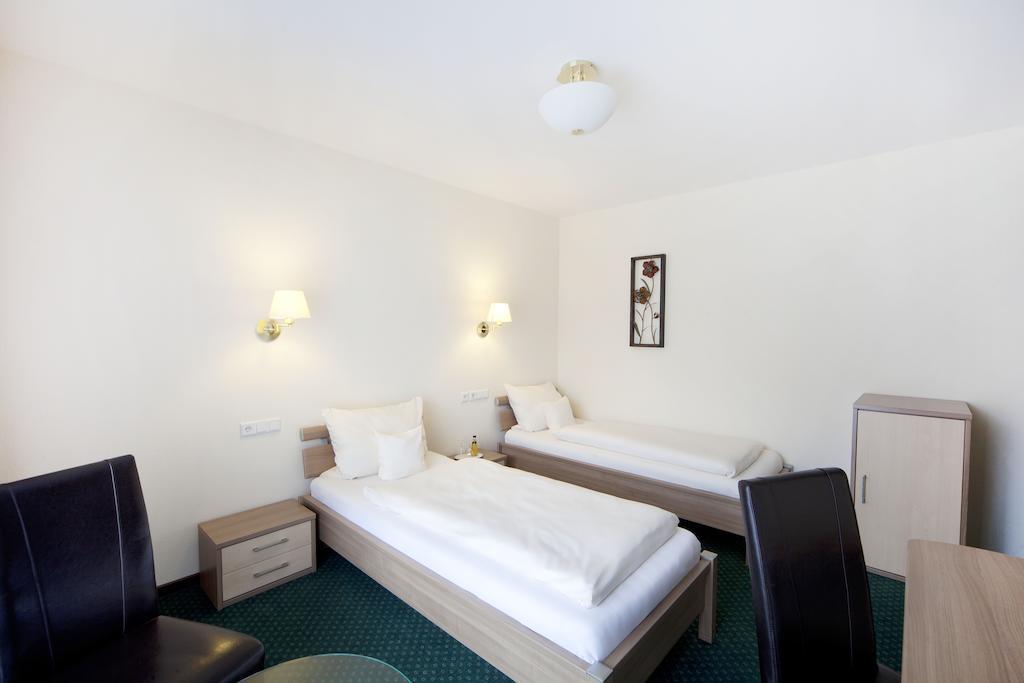City-Hotel Фризойте Стая снимка